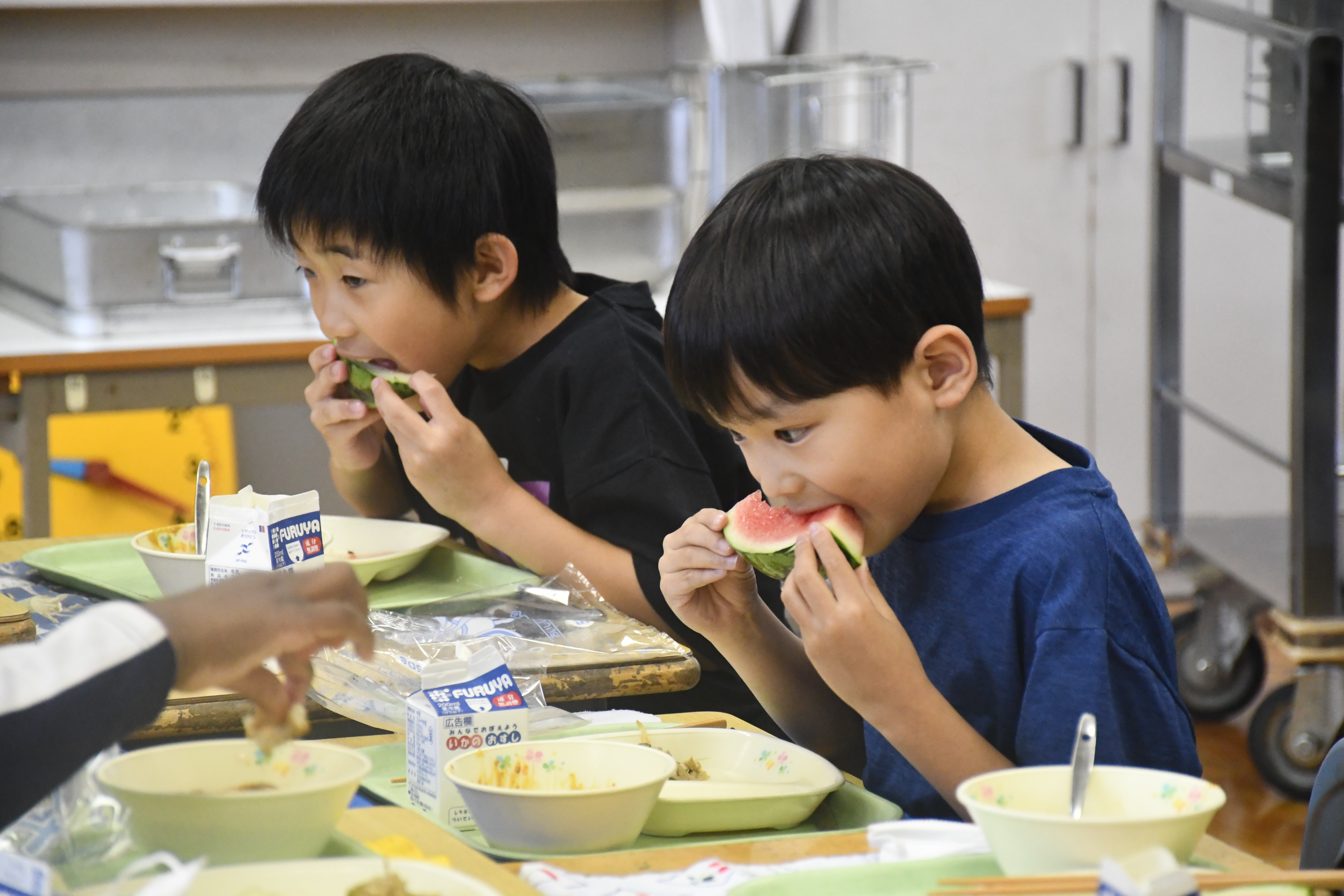 給食の様子2
