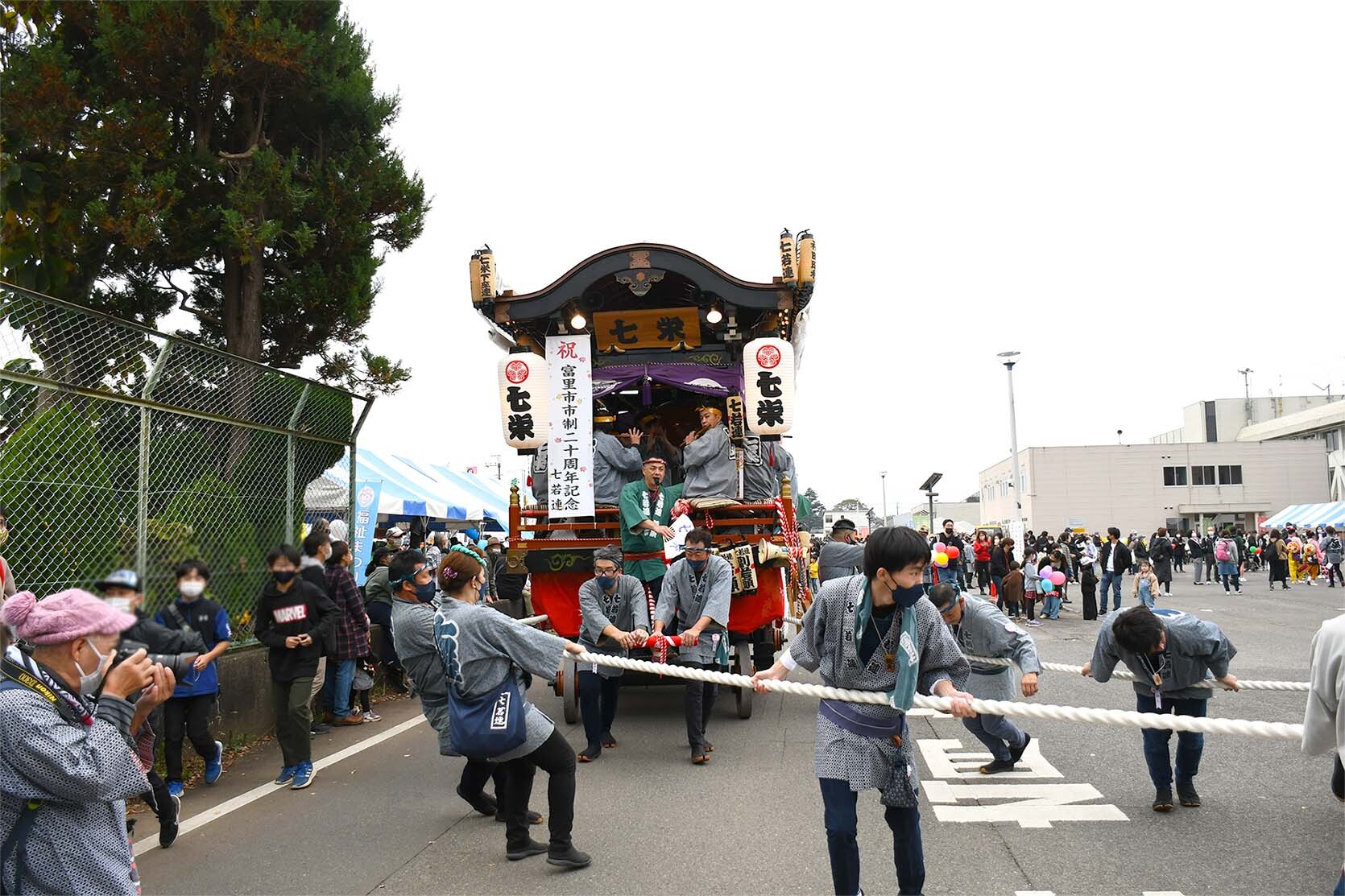 山車を牽く様子