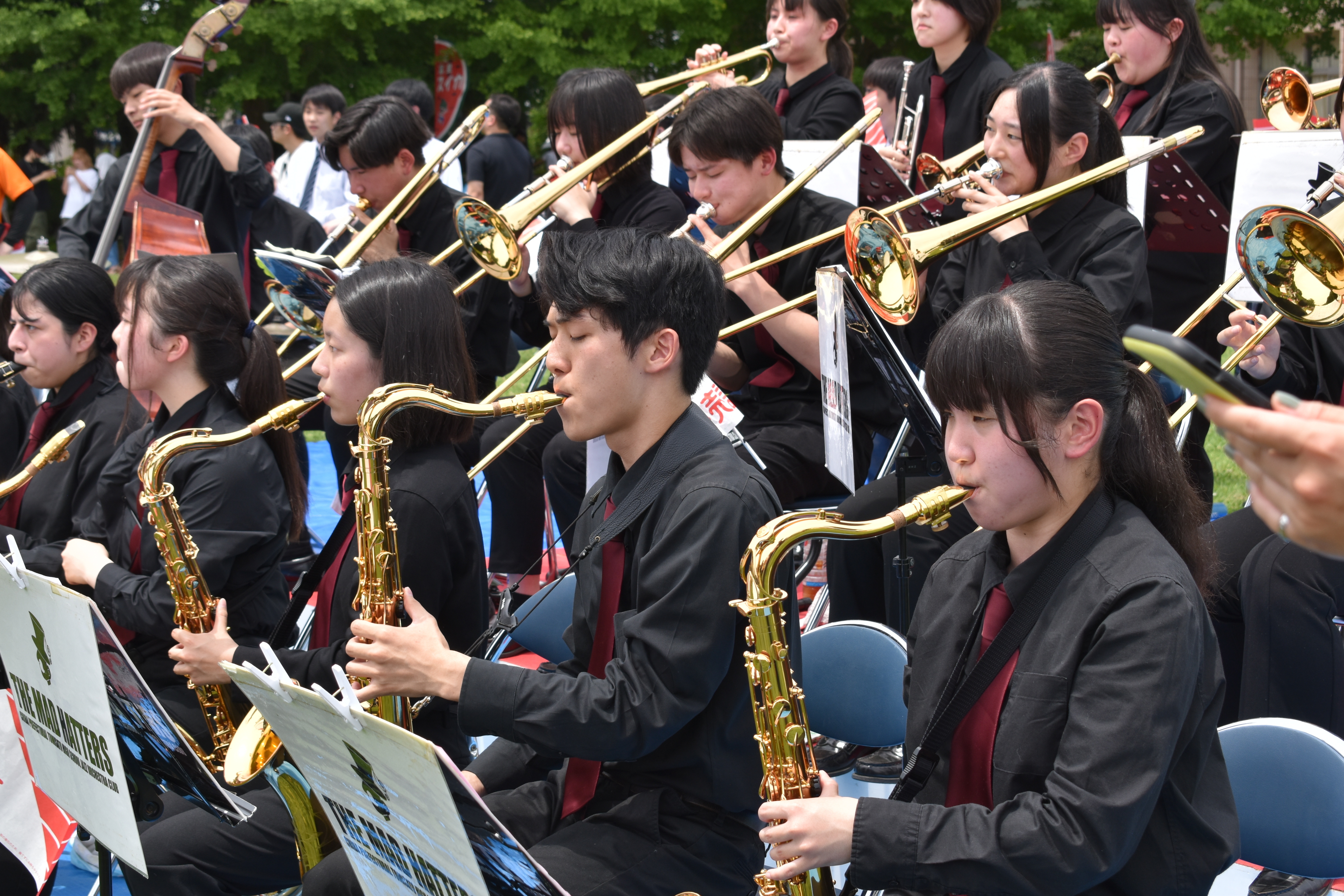 富里高校ジャズオーケストラ部のゴール前の演奏2