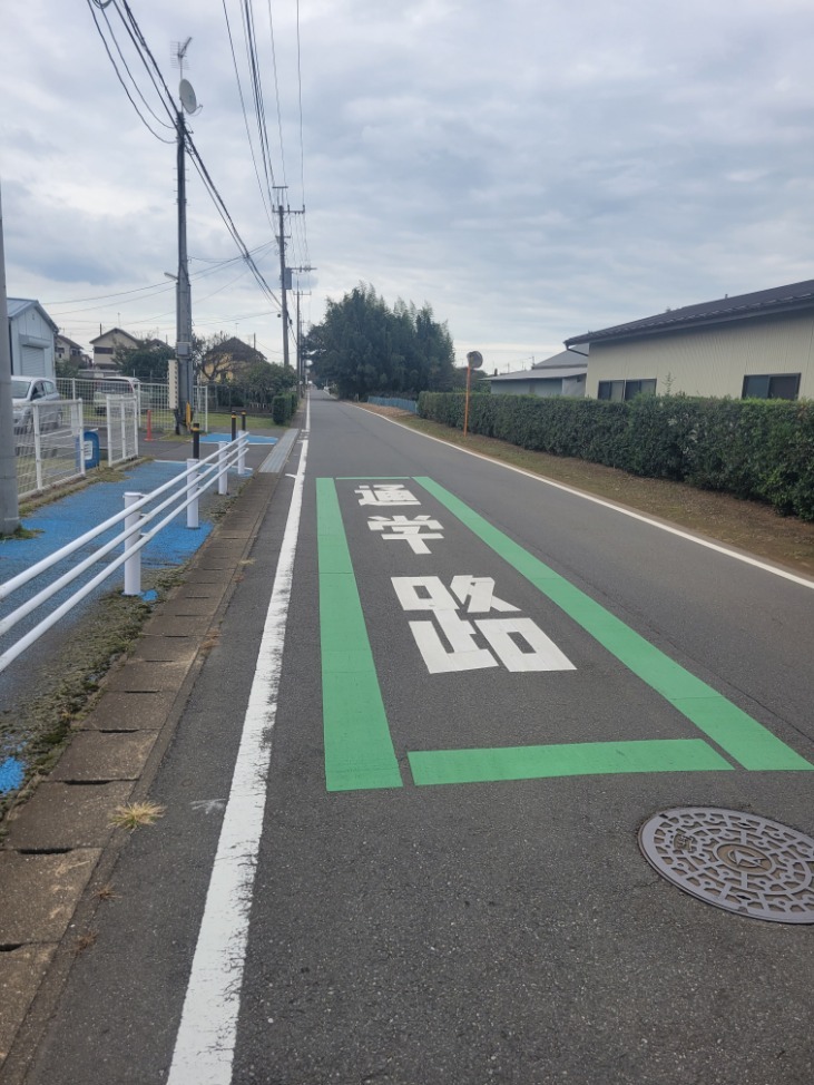 「通学路」表記の路面標示