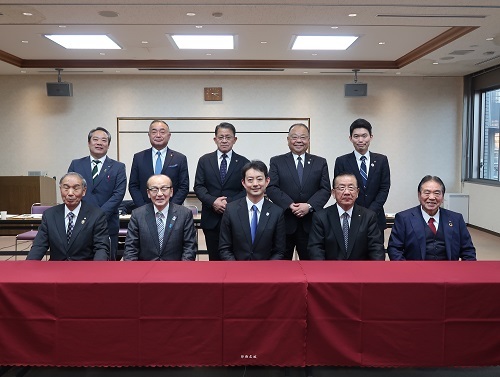 熊谷県知事と、各市長との記念写真
