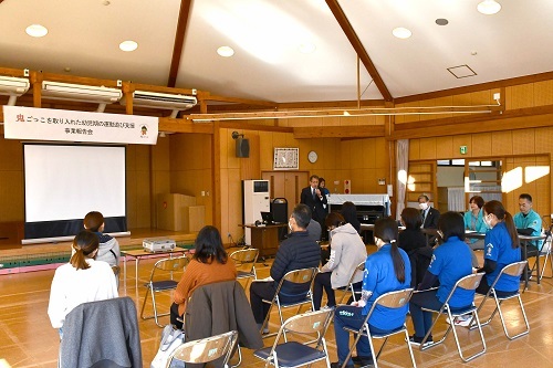 事業報告会で挨拶をする五十嵐市長