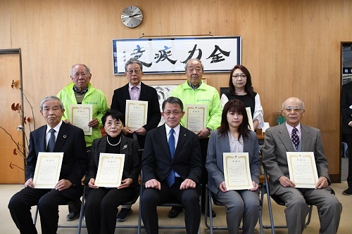 受賞者の皆様と五十嵐市長の記念写真