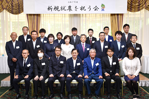 五十嵐市長と出席者の皆様との記念写真