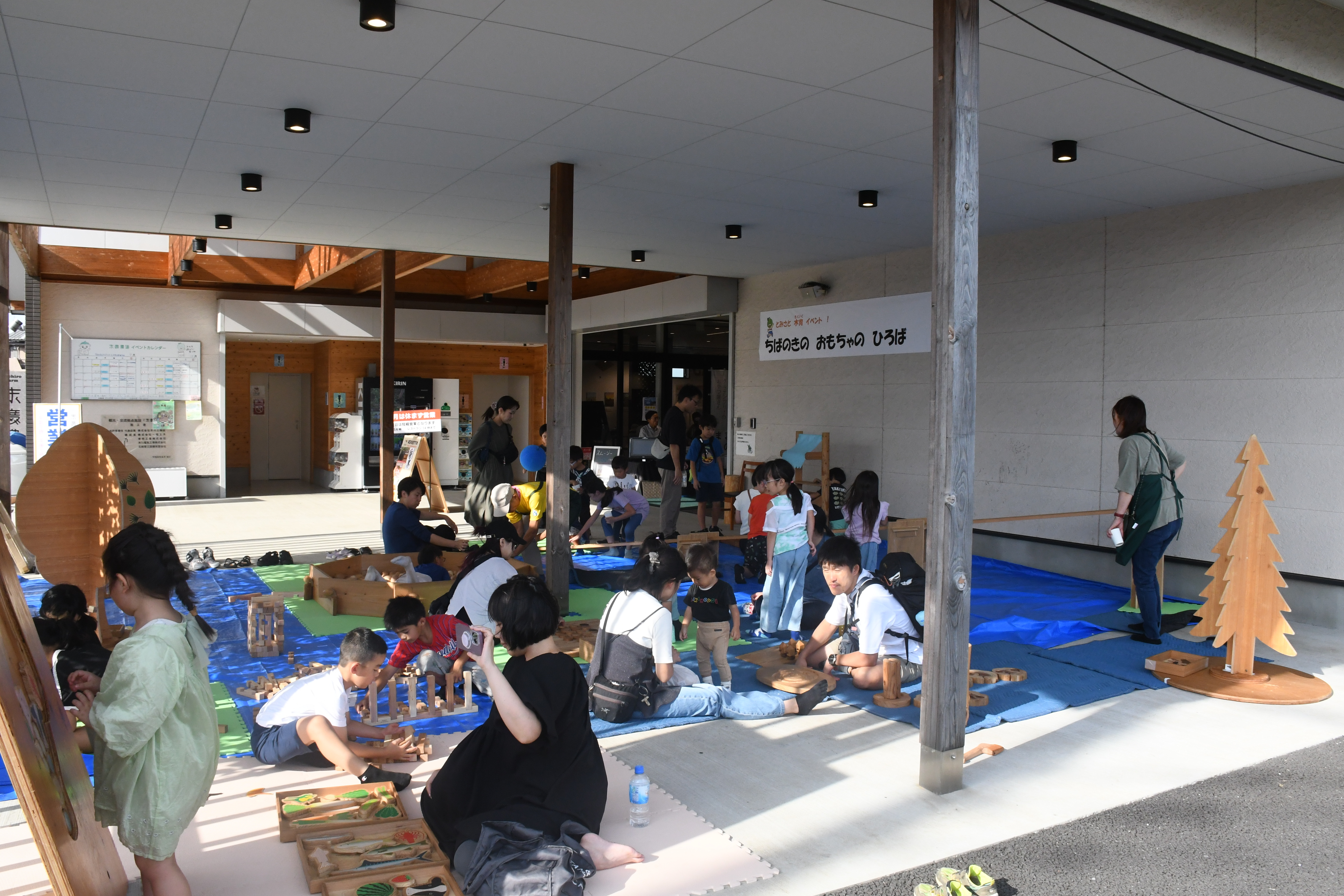 木のおもちゃの広場の様子