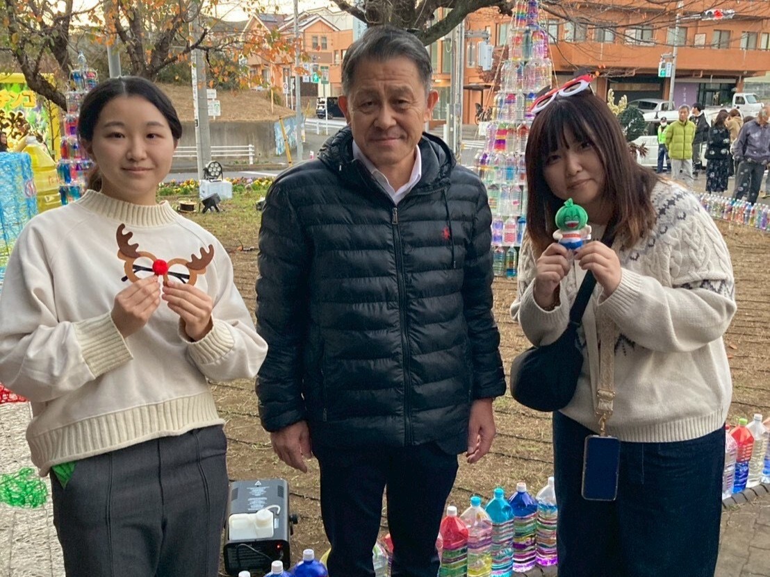 市長と若者プロジェクトメンバーの記念写真