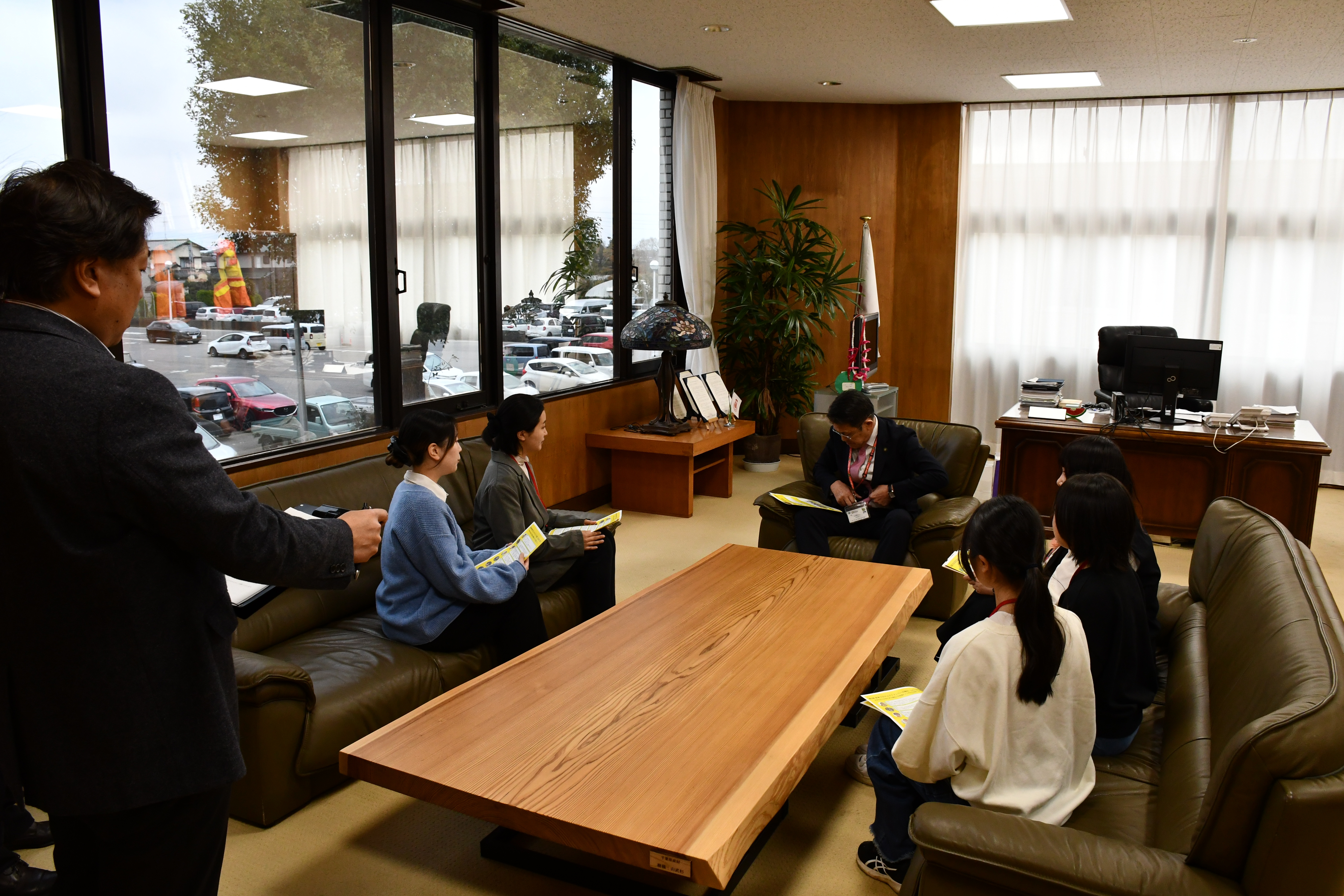 市長への報告会の写真