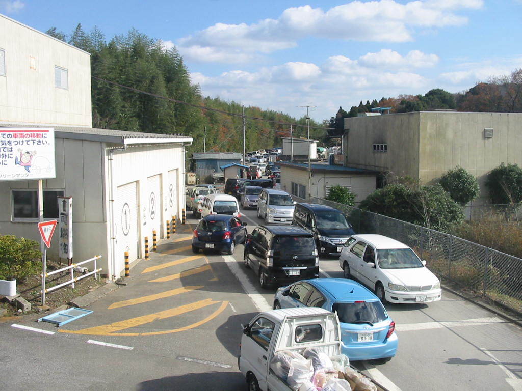 年末最終日のクリーンセンター場内が渋滞している様子