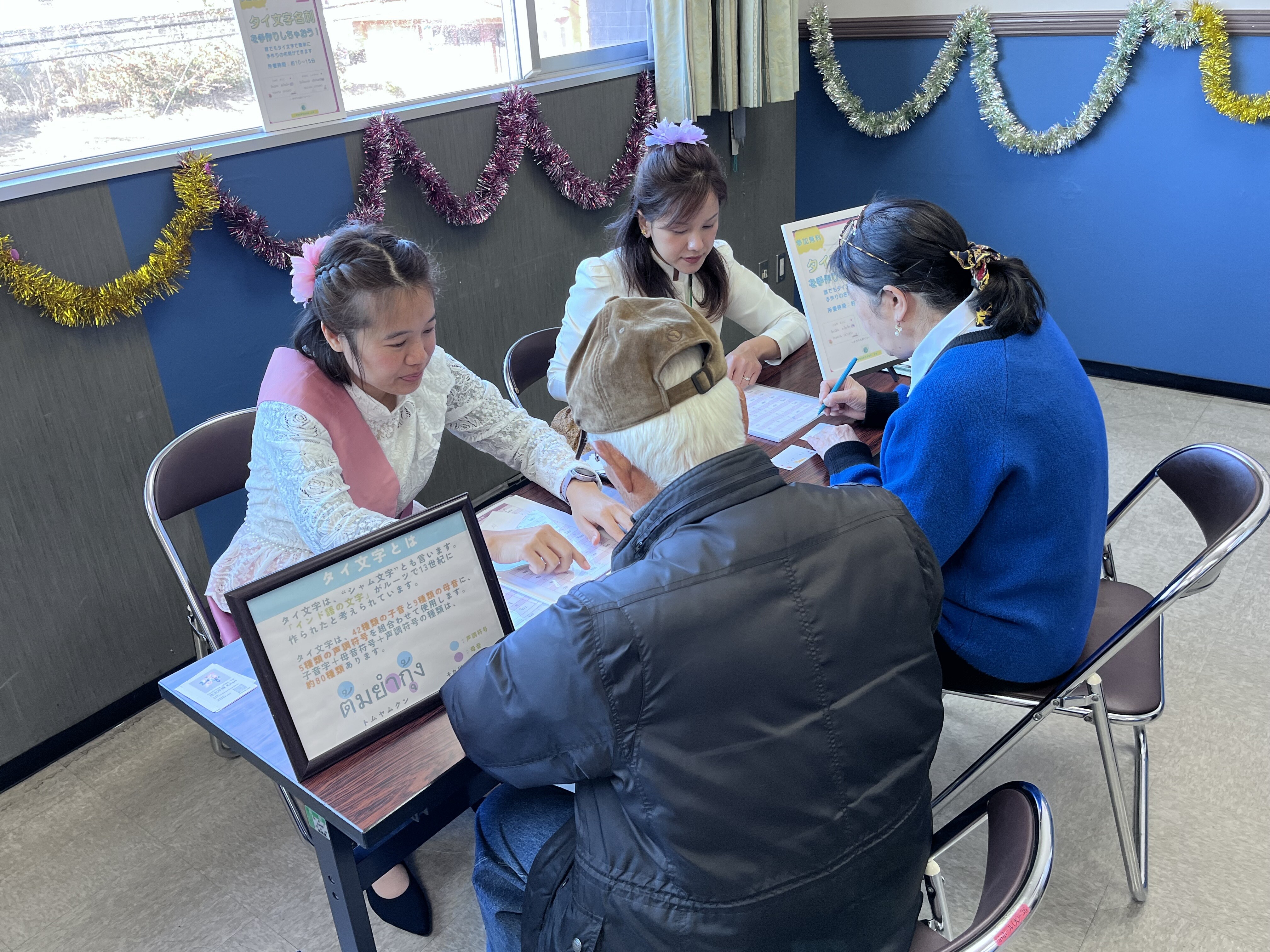 タイの名刺作りをしている写真