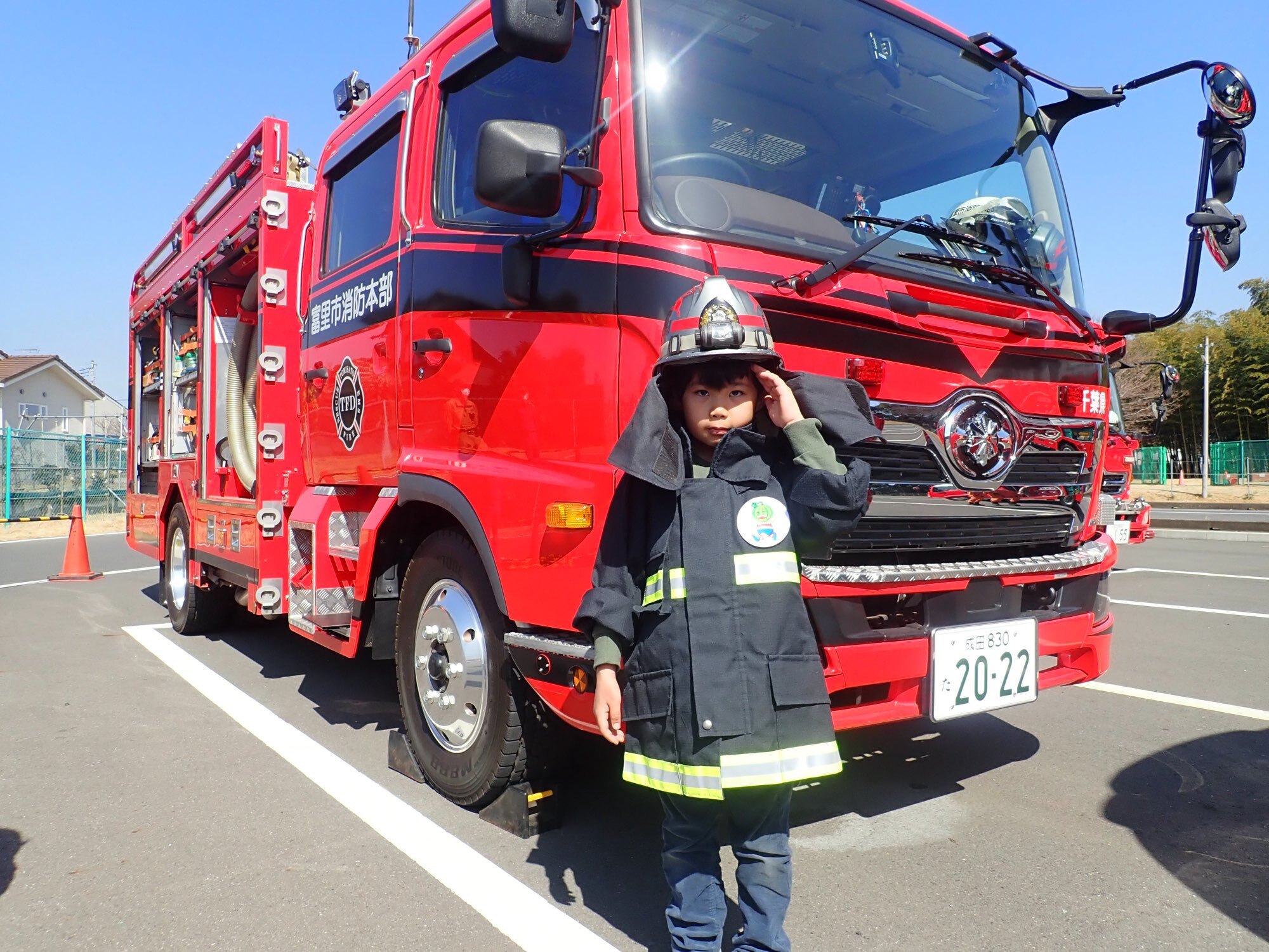 防火衣着装訓練・消防車乗車体験
