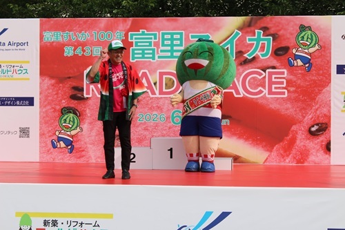 開会式で挨拶をする五十嵐市長